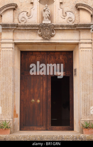 Kloster der Eingang zum Santuari de Nostra Senyora de Cura Kloster am Puig de Randa Mallorca Mallorca Spanien Stockfoto