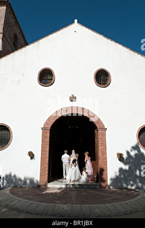 eine Hochzeit in weiß getünchte Kirche Spanien in Mijas Pueblo Stockfoto