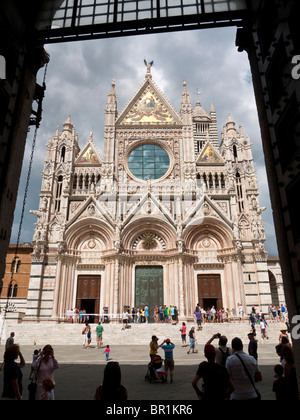 Fassade der Kathedrale von Siena in der Toskana, Italien. Stockfoto