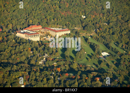 Luftbild von Grove Park Inn und einen Golfplatz in Asheville, NC Stockfoto