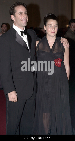 Jerry Seinfeld und Frau Jessica Sklar Seinfeld Ankunft im Kennedy Center für Mark Twain Prize. Stockfoto