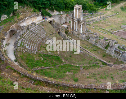 Das Teatro Romano, des antiken römischen Theaters bei Volterra, Toskana, Italien, erbaut in der Regierungszeit von Kaiser Augustus. Stockfoto