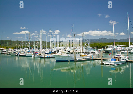 Australien, Queensland, Nordküste, Port Douglas. Marina Mirage auf Dickson Inlet. Stockfoto