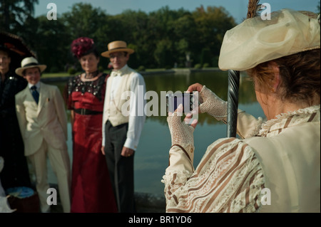 Frankreich - Viktorianische Frau Profil, Fotos machen Cha-teau de Breteuil, Choisel, Familien in historischen Kostümen, viktorianische Age Fancy Dress, Paare bei Dance Ball Event Stockfoto