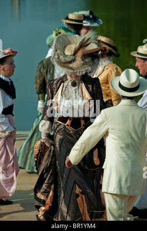 Frankreich - älterer französischer Paare tanzen, ('Chateau de Breteuil'), in historischen Kostümen, Fancy Dress gekleidet, an Tanz Ball Veranstaltung, PATRIMOINE JOURNEES Stockfoto