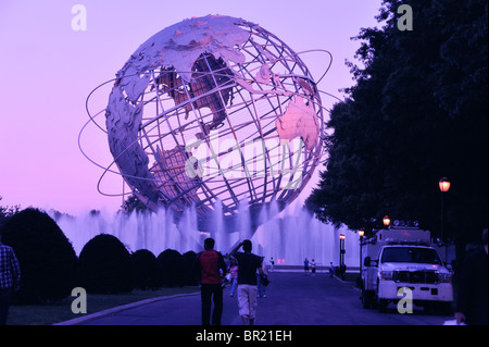 Stahl-Globus aus dem Jahr 1964 Weltausstellung Corona Park, Flushing Meadows Queens WB verbessert auch Earth Day-Konzept Stockfoto