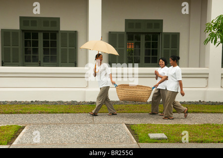 Arbeitnehmer in einem eleganten französischen Kolonialstil Resort in Luang Prabang, Laos Stockfoto