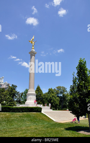 Goldene Statue der Nike von Samothrake am First Division Monument in der Nähe von White House, Washington, DC, USA Stockfoto