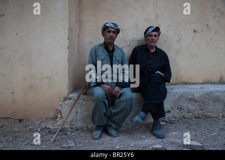 Ein kurdischer Mann tragen traditionelle Kleidung in Erbil Nordirak Stockfoto