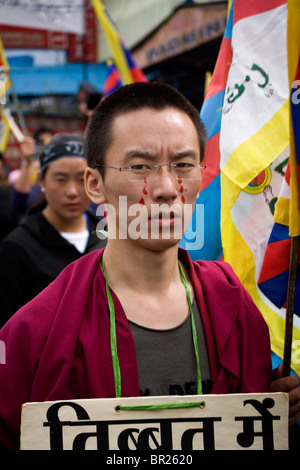 Mönch in der Rallye tagsüber tibetischen Aufstand, für Freiheit und Menschenrechte in Tibet, Dharamsala Himachal Pradesh, Indien. Stockfoto