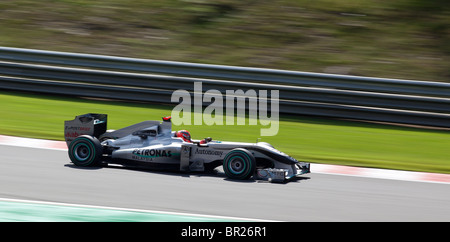 Michael Schumacher fährt einen Mercedes GP Petronas Formula One Team bei der belgischen Formel 1 Grand Prix in Spa, im Zeittraining Stockfoto