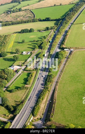 A417 Ermine Street Gloucester nach Cirencester Road im Highwayman Pub, Winstone, Gloucestershire UK aus dem Nordwesten Stockfoto