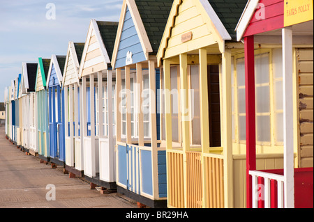 Strand Hütten mit Blick auf das Meer, Southwold, Suffolk, England, Vereinigtes Königreich Stockfoto