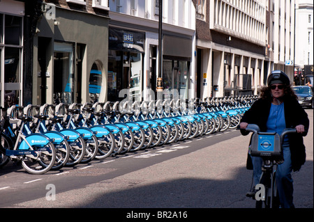 Barclays Cycle Hire Projekt Schema, Wells Street, W1, London, Vereinigtes Königreich Stockfoto