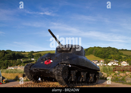 Sherman-Panzer aus Start Bay abgerufen und als ein Kriegsdenkmal in Torcross, Devon eingerichtet Stockfoto