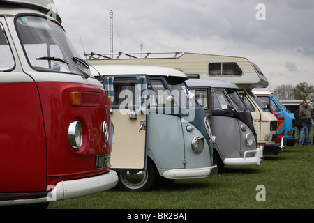 VW Wohnmobile auf dem Display bei einer VW-show Stockfoto