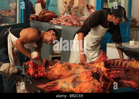 Metzgerei in der berüchtigten Naran Tuul 'Schwarz'-Markt in Ulaanbaatar, Mongolei Stockfoto