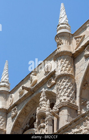 Kreuzgang des Mosteiro Dos Jeronimos (Hieronymus-Kloster) in Belem, Lissabon, Portugal Stockfoto