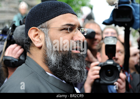 Anjem Choudary mit Muslime gegen die Kreuzzüge (MAC) bei uns Embassy London am 9/11 Jahrestag 11.09.2010 Stockfoto