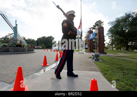 CPL. Lenord Spicer Wache während der Vigil am Samstag im Gedenken an den 11. September 2001. Stockfoto