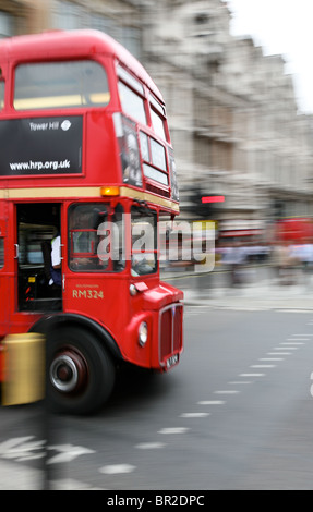 Londoner Routemaster Bus verhandeln Charing Cross Stockfoto