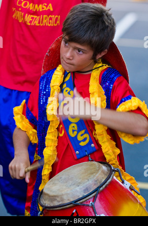 Carnaval Teilnehmer am jährlichen nationalen Festival von Uruguay Stockfoto