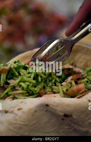 Ein Mann bereitet ein Döner, König Döner Restaurant, Jerusalem, Israel Stockfoto