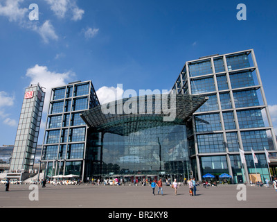 Außenansicht des modernen neuen Hauptbahnhof oder Central Bahnhof in Berlin Deutschland Stockfoto