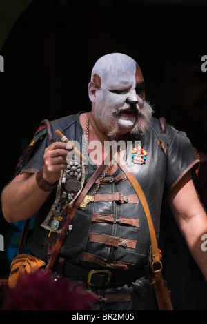 Renaissance-Fest in Michigan MI USA US lustige Person in öffentlichem Raum Bilder Fotos vertikal hochauflösend Stockfoto