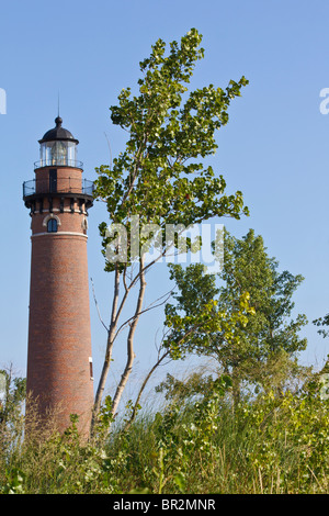 Blick auf den Lighthouse Little Sable Point im Silver Lake State Park in Michigan MI USA Niemand blauer Himmel in flachem Winkel von unter Hi-res Stockfoto