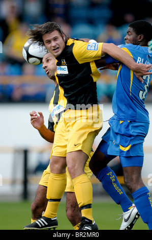 2010 blue Square Premier League Southport V AFC Wimbledon 14. Aug. Winn-Herausforderungen für den ball Stockfoto