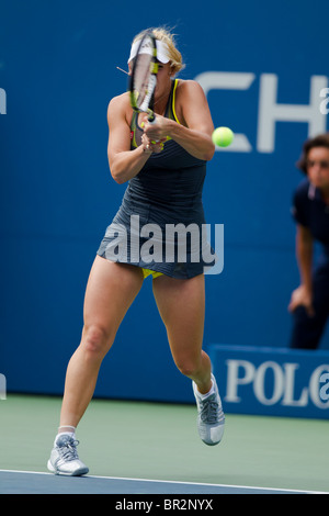 Caroline Wozniacki (DEN) im Wettbewerb bei der 2010 US Open Tennis Stockfoto