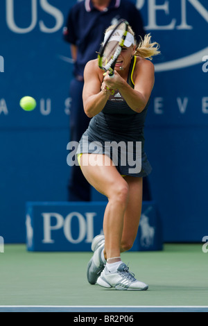 Caroline Wozniacki (DEN) im Wettbewerb bei der 2010 US Open Tennis Stockfoto