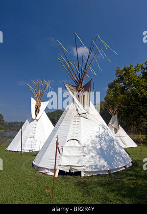 Dayton, Tennessee - Tipis, eingerichtet von den Teilnehmern der jährlichen Powwow statt in Dayton, Tennessee Stockfoto