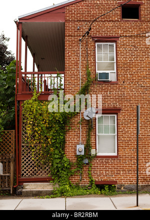 Seitenansicht der alten Backstein-Haus - USA Stockfoto