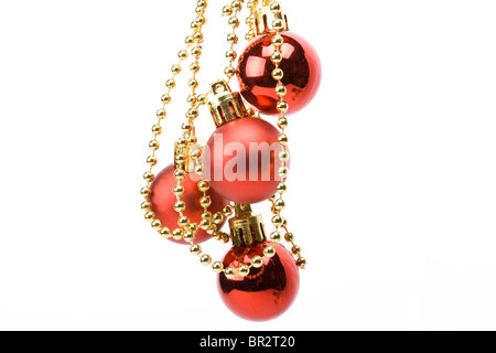 Christbaumkugel Dekorationen auf weißem Hintergrund Stockfoto