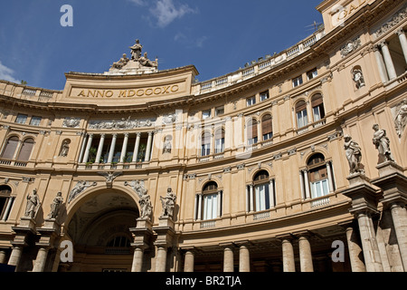 Fassade der Eingang zum Einkaufszentrum Galleria Umberto 1 Napoli Neapel Kampanien Italien. Stockfoto