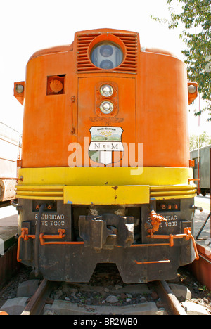 Diesellok auf dem Museo Nacional de Los Ferrocarriles Mexicanos oder National Railway Museum in der Stadt Puebla, Mexiko Stockfoto