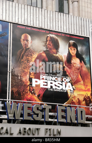 Ein großes Plakat zur Förderung des Films "Prince of Persia - The Sands of Time", Leicester Square, London, England Stockfoto