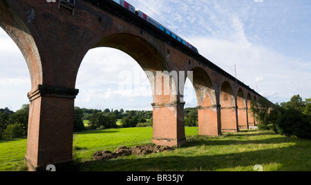 Panorama-Foto von Twemlow Viadukt in der Nähe von Holmes Chapel. Cheshire. VEREINIGTES KÖNIGREICH. Stockfoto