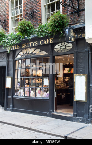 Bettys kleine Cafe, Stonegate, York Stadt Stockfoto