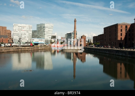 Albert Dock und Wohnungen in Liverpool Stockfoto