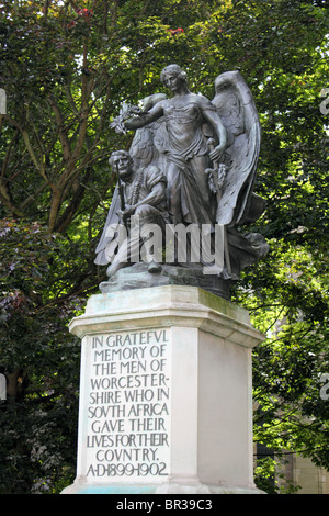 Boer-Krieg-Denkmal außerhalb Worcester Cathedral, Worcestershire, England, UK Stockfoto