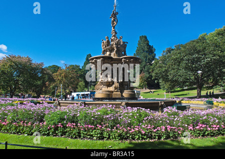 Die goldenen Ross Fountain in West Princes Street Gardens, Edinburgh an einem sonnigen Augusttag Stockfoto