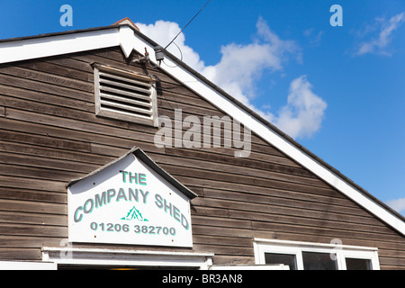 Die Firma Schuppen Meeresfrüchte Shop und lokal, West Mersea, Essex, England Stockfoto