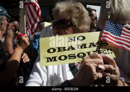 Gegner der Cordoba Initiative Moschee und islamische kulturelle Mitte Rally in New York Stockfoto