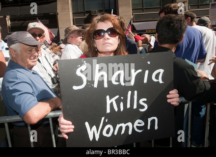 Gegner der Cordoba Initiative Moschee und islamische kulturelle Mitte Rally in New York Stockfoto