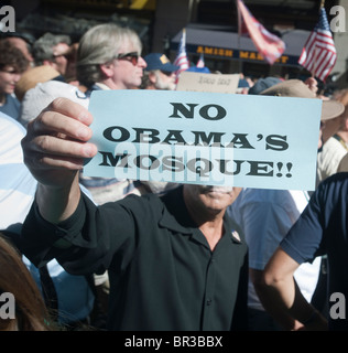 Gegner der Cordoba Initiative Moschee und islamische kulturelle Mitte Rally in New York Stockfoto