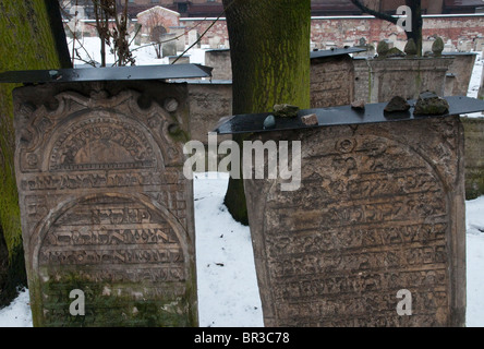 jüdische Grabsteine, die die Nazizeit in die Remuh-Synagoge-Friedhof überlebt. Kazimierz. Krakau. Polen Stockfoto