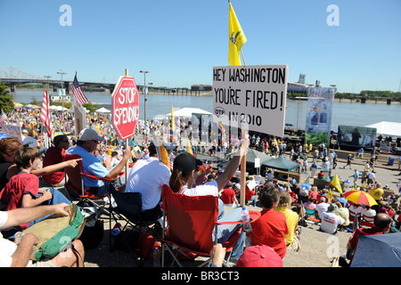 SAINT LOUIS, MISSOURI - 12 SEPTEMBER: Kundgebung der Tea Party in die Innenstadt von St. Louis unter dem Bogen am 12. September 2010 Stockfoto